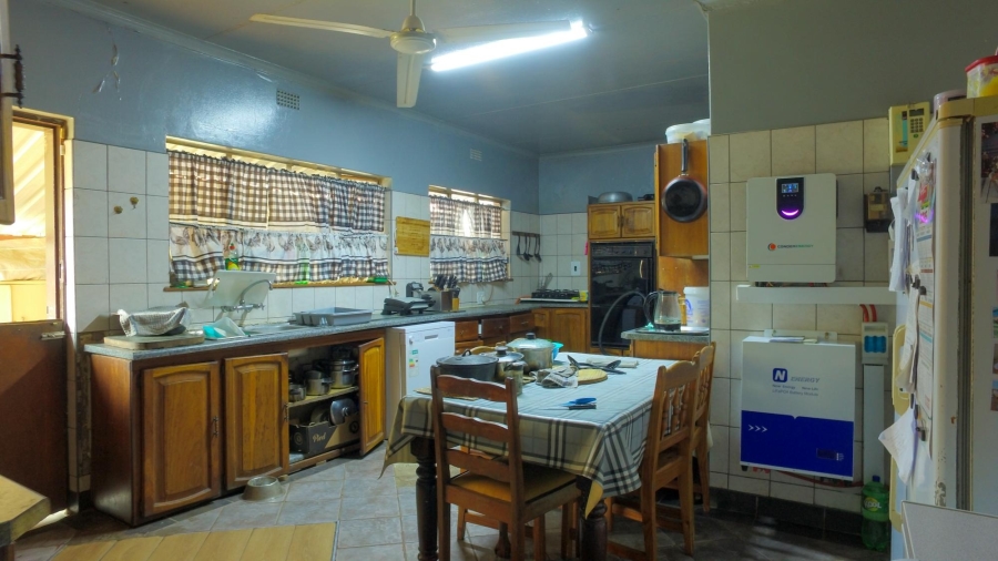 6 Bedroom Property for Sale in Oos Einde North West